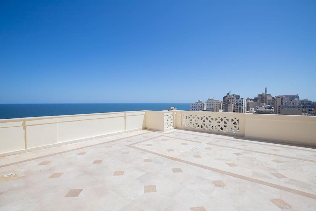 Rooftop Beachfront Alexandria
